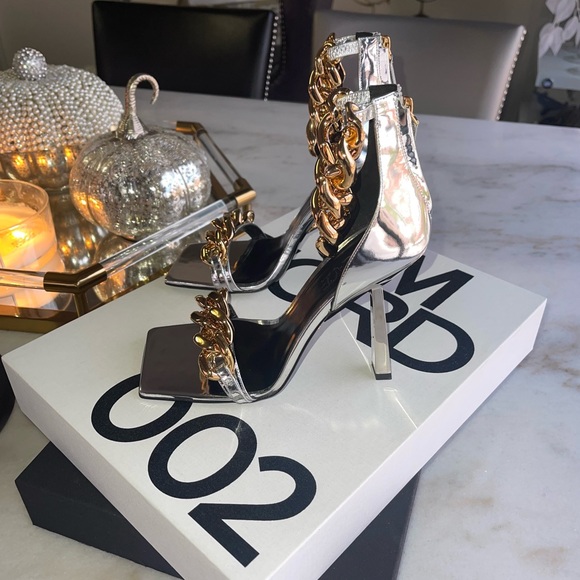 Versace Gold Medusa Chain Leather Sandal in Silver Mixed Metals - Picture 9 of 16